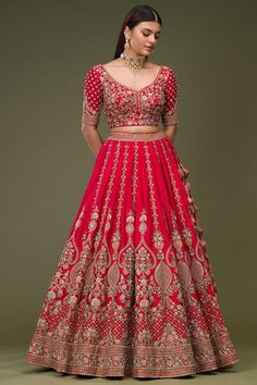 Indian Bridal Wear Red, Silk Bridal Lehenga, Latest Bridal Lehenga Designs, Bridal Lehenga Online, Red Bridal Dress, Simple Lehenga, Bridal Lehenga Designs, Latest Bridal Lehenga, Wedding Lehenga Designs