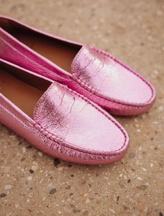 Emma Party Pink - Driving gommino loafers in pink lamé leather Summer Slip-on Loafers For Formal Occasions, Summer Formal Slip-on Loafers, Summer Almond Toe Formal Loafers, Party Slip-on Loafers With Round Toe, Summer Party Flats With Leather Sole, Party Loafers With Slip-on Fit And Round Toe, Party Loafers With Leather Sole And Round Toe, Slip-on Round Toe Loafers For Party, Spring Formal Loafers With Round Toe