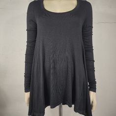 Ladies Long Sleeve Flared Waist Tunic Blouse / Shirt Free People Brand Size Small (Please Refer To Measurements Below) Black Brand New With Tags! No Flaws To Speak Of. Would Make A Great Gift! 97% Rayon, 3% Spandex Measurements Lying Flat: Bust (Pit To Pit): 16.5 Inches. Length (From Nape Of Neck To Bottom Hem): 28.5 Inches. Long Sleeve Lagenlook Top, Fitted Long Sleeve Lagenlook Blouse, Fitted Lagenlook Long Sleeve Blouse, Fall Viscose Tops For Layering, Stretch Viscose Blouse For Fall, Lagenlook Tops For Fall Layering, Long Sleeve Lagenlook Tops For Layering, Versatile Black Fall Blouse, Versatile Black Blouse For Fall