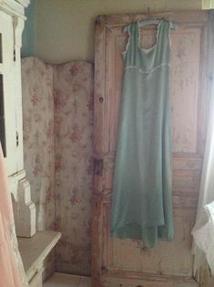 Beautiful strong silk antique nightgown or slip dressin a very special color ; never seen before! bust 33 inches  84 cmarm pit to arm pit 16,5 inches    42 cmhigh waist 14 inches        35,5 cmback length   58 inches    147 cmfrontlengte  54 inches      137 cmin excellent condition.with a repair in both armpits  as shown in a photo Green Bias-cut Slip Dress For Wedding, Elegant Green Slip Dress For Daywear, Vintage Silk Slip Dress For Wedding Night, Fitted Green Slip Dress For Daywear, Antique Nightgown, Chic Pillows, Wedding Blouse, Fabric Boxes, Antique Fabrics