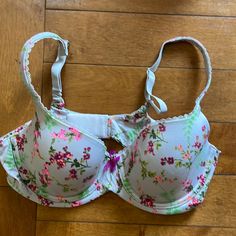 New Never Worn Victoria’s Secrets Gray With Floral Bra. Fitted Multicolor Bra With Floral Print, Spring Floral Print Multicolor Bra, Victoria's Secret Fitted Floral Print Bra, Floral Bra, Aesthetic Pics, Bra Panty, Bra Styles, Underwire Bra, Relationship Tips