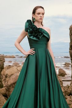 Made with premium quality silk taffeta, this dress features an elegant fit and flare design and a one shoulder neckline. Perfect for any special occasion, it will make you feel like a true fashion icon. *Note: The standard length is 160cm from the shoulder to the hem without extension. فستان زهري, Bridesmaids Spring, Mean Blvd, Floor Length Dress, فستان سهرة, Silk Taffeta, Round Neck Dresses, Cape Dress, Floor Length Dresses