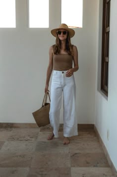 Style Notes—Summer Pants — Girl Meets Gold Rio Outfits, Dinner Outfits Summer, White Pants Outfit, Outfit Verano, Big Dresses, Summer Outfits For Teens, All White Outfit, Mode Casual, Dinner Outfits