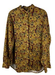 Banana Republic Safari & Travel Co Vintage Button Up size M casual Shirt Hawaii. Condition is "Pre-loved“ Shipped with USPS First Class. Measurements: Shoulder to hem: 30“ Armpit to armpit: 21“ Armpit to wrist: 17.5“ Safari Shirt, Safari Travel, Vintage Button, Casual Shirt, First Class, Banana Republic, Casual Shirts, Hawaii, Button Up