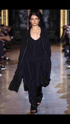 STELLA MCCARTNEY  spring 2015 ready to wear Black Clothes, Floaty Dress, Beautiful Fashion, Look Fashion, Karl Lagerfeld, Paris Fashion Week, Stella Mccartney