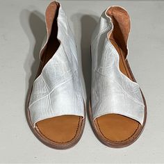 Nwob Free People Mont Blanc Dove Gray Leather Open Toe Flat Sandals. Made With The Finest Spanish Craftsmanship And Leather, This Open Toe Shoe Features Side Cutouts. Slight Stacked Heel. Heel 1.25” Lightweight Open Toe Sandals For Spring, White Ankle Strap Sandals With Textured Sole, White Sandals With Medium Width And Flat Heel, Lightweight White Sandals For Spring, Free People Shoes, Open Toe Shoes, Gray Leather, Dove Grey, Grey Leather