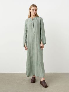 "Relaxed maxi linen dress enriched with subtle minimalistic details. Modest but special. Offered in light-weight linen. STYLE DETAILS: * Relaxed fit * Band collar/neckline * Hidden buttoned front * Long sleeves that button on the exterior side (no cuffs) * Deep side slits * Two inside pockets * Curved hem, the back is slightly longer than the front * Maxi length * French seams inside NOTES ON SIZING AND COLOR * Model is wearing size S in Green Bay (light) linen. Model's height - 176 cm (5'9\"), Linen Kaftan Dress, Loose Linen Shirt, Linen Jackets Women, Maxi Linen Dress, Linen Kaftan, Linen Kimono, Linen Shirt Dress, Linen Tunic, Linen Jacket