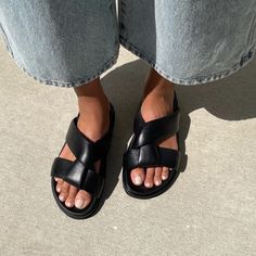 Strappy Black Sandals, Two Strap Sandals, All Nike Shoes, Japanese Dress, Leather Sandals Flat, Comfortable Flats, Strap Design, Sandal Fashion, Leather Flats