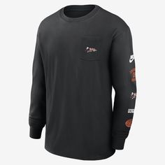 Made with soft, structured cotton and a roomy fit for easy movement, this Rewind Max90 Pocket T-Shirt helps you comfortably support the Cincinnati Bengals in a relaxed and casual look. Nike Long Sleeve Cotton T-shirt, Casual Relaxed Fit T-shirt With Left Chest Pocket, Nike Crew Neck Graphic Print Tops, Nike Relaxed Fit Top For Fall, Nike Cotton Long Sleeve T-shirt, Relaxed Fit Cotton Tops With Left Chest Pocket, Nike Crew Neck T-shirt For Fall, Nike Cotton Tops For Fall, Nike Black Relaxed Fit Tops