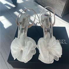 Badgley Mischka Size 7 White Heels Brand New Never Worn I Decided On A Different Pair For My Big Day! Badgley Mischka Bridal Shoes, Silver Rhinestone Heels, Bridal Bow, Silver Platform Heels, Badgley Mischka Bridal, Black Satin Heels, Cream Heels, Formal Heels, Satin Shoes