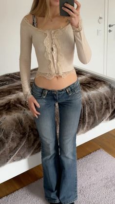 Stockholm Style, Long Jeans, Stockholm Fashion, Fashion Hacks Clothes, Best Jeans, Dream Clothes, Comfy Outfits, Aesthetic Fashion