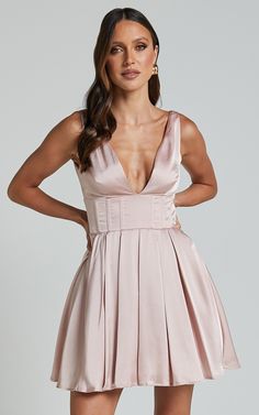 Get ready to make a statement at your next party night with our Bronte Mini Dress in Blush! This playful and flirty fit and flare dress features a plunging neckline that is sure to turn heads. Made from polyester, this sleeveless mini dress is both comfortable and stylish, perfect for dancing the night away. Whether you're heading out with friends or on a hot date, this pink dress will have you feeling like the life of the party. So go ahead, embrace your fun side and rock this stunning Bronte M Best Winter Outfits, Life Of The Party, Plunge Neckline, Midi Skirts, Dress Mini, Sleeveless Mini Dress, Spring Season, Party Night, Night Outfits