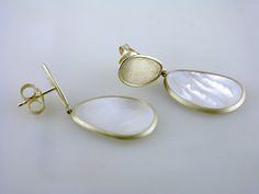 Available for Order. (Orders Placed today will ship in approximately 3-4 weeks.) 18k Yellow Gold Lunaria Drop Earrings with White Mother of Pearl 18k Yellow Gold Post Backs 1.3" Long 13MM Lunaria 20MM Mother of Pearl Drop 2.16 Grams (each) Made in Italy NAGI Jewelers is an authorized Marco Bicego Retailer. Yellow Gold Polished Pearl Earrings For Gifts, Yellow Gold High Luster Drop Earrings, Yellow Gold Polished Wedding Earrings, Yellow Gold Earrings With Polished Finish For Wedding, Yellow Gold Polished Earrings For Wedding, Yellow Gold Polished Finish Earrings For Wedding, Formal Yellow Gold Earrings With High Luster, Yellow Gold Pear-shaped Earrings For Evening, Pear-shaped Yellow Gold Earrings For Evening