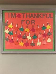 a bulletin board that says, i'm thank for fall with leaves on it