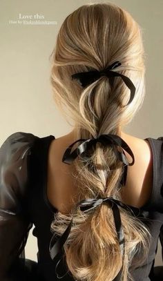 Kadeřnické Trendy, Vlasové Trendy, Bow Hairstyle, Ribbon Hairstyle, A Ponytail, Peinados Fáciles Para Cabello Corto, Hair Stylies, Work Hairstyles, Holiday Hairstyles