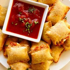 air fryer totino's pizza rolls on plate with marinara sauce. Pizza Rolls In Air Fryer, Rolls In Air Fryer, Totinos Pizza, Totinos Pizza Rolls, Fried Pizza, Pizza Roll Recipe, Pizza Roll, Pizza Fries, Snack Bites