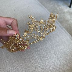 In Perfectly Condition. Very Sturdy Gold Tiara Aesthetic, Penelope Epic, Princess And The Frog Crown, Golden Birthday Decorations, Winged Man, Gold Crowns, Medieval Crown, Gold Hair Piece, Ancient Greek Jewelry