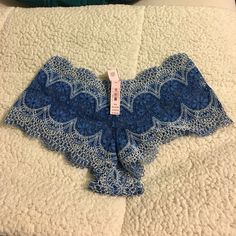 Vs Shortie/Minishort Size M Blue Stretch Lace Bottoms, Fitted Blue Bottoms With Lace Trim, Women's Intimates, Victoria's Secret, Color Blue, Fast Delivery, Women Shopping, Blue, Color