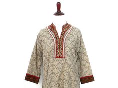 Vintage Embroidered Indian Kurti Tunic Women's Size Multicolor Bohemian Tunic Straight Kurta, Bohemian Chikankari Embroidered Tunic Top, Bohemian V-neck Tunic With Chikankari Embroidery, Bohemian V-neck Tunic With Printed Motifs, Kurta Top, Bohemian Multicolor V-neck Tunic, Indian Kurti, Hippie Shirt, Womens Tunics