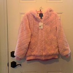 New, Never Worn, Plush With Quilted Pattern Forever 21 Hooded Fall Outerwear, Trendy Pink Outerwear With Double-lined Hood, Forever 21 Hooded Outerwear For Fall, Hooded Forever 21 Outerwear For Fall, Forever 21 Casual Winter Outerwear, Trendy Pink Hooded Jacket For Winter, Casual Forever 21 Winter Outerwear, Casual Winter Outerwear From Forever 21, Casual Winter Outerwear By Forever 21