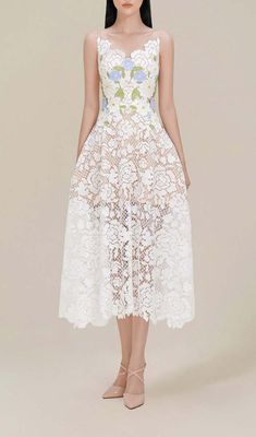 Walk down the aisle in romantic elegance with this roses lace A-line midi dress in pristine white. An illusion yoke neckline trimmed in intricate floral lace provides an extra touch of drama before giving way to a figure-flattering A-line dress. Rose Embellishments, Flower Prom Dress, Glamour Vintage, Midi Pencil Dress, Evening Dresses Cocktail, Engagement Dresses, Illusion Neckline, Romantic Lace, Linnet