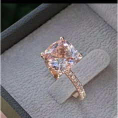 New, Never Worn, Rose Gold Pink Stone Fashionable Minimalist Alloy Ring, Size 6, Cubic Zirconia Smoke & Pet Free Home Costume Jewelry Rose Stone, Rose Quartz Ring, Pink Morganite, Rose Gold Pink, Quartz Ring, Pink Stone, Peach Pink, Morganite, Costume Jewelry