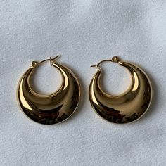 18k Gold Plated Hoop Earrings Non-Tarnish Beautiful New Packaged In Jewelry Pouch Fall Accessories Jewelry, Dark Academia Jewelry, Chunky Gold Hoop Earrings, Fall 24, Fall Accessories, Gold Hoops, Earrings Color, Gold Hoop Earrings, Jewelry Pouch