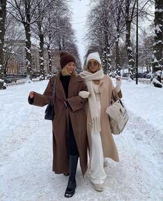 Vinter Mode Outfits, Nude Outfit, Snow Outfits, Bff Stuff, Nyc Winter Outfits, Winter Pics, Friends Winter, Snow Aesthetic