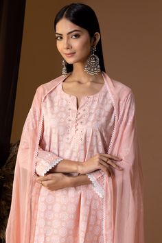 Old rose pink kurta with floret print and lace work hem sleeves. Paired with printed gharara and printed dupatta.
Component: 3
Pattern: Printed
Type Of Work: Floral
Neckline: Notched
Sleeve Type: Cutwork
Fabric: Kurta: Cotton Cambric, Gharara: Cotton Cambric, Dupatta: Chiffon
Color: Pink
Other Details: 
Printed dupatta
Lace work
Occasion: Mehendi and Haldi - Aza Fashions Dupatta Lace, Pink Kurta, Kurta Cotton, Printed Dupatta, Types Of Work, Old Rose, Cut Work, Set For Women, Rose Pink