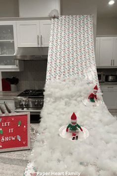 These 38 Elf on the Shelf arrival ideas give you some fun and easy ways to welcome your elf for the first time or to welcome them back. Elf Ideas Easy, Napkin Folding Ideas, Simple Thanksgiving Table, Thanksgiving Aesthetic, Elf On The Shelf Arrival, Elf Games, Paper Napkin Folding, Napkin Folds, Simple Thanksgiving