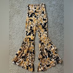 Size Sm/Md (Fits A Size 6-10) Inseam 33" Nwot - Worn Once! Pants That Make You Want To Dance!! Layered Ruffle Bell-Bottoms In The Dreamiest Mustard Floral. Features A High Waistband That Can Be Folded Down To Your Desired Rise These Bells Are Made From A Buttery Soft Brushed Poly/Spandex Blend. Similar To : Purusha People, Christie Dawn, Free People, Anthropologie, Madewell, Gardenbelle Fitted Yellow Floral Print Pants, High Waist Pants With Floral Print For Parties, High Waist Floral Print Pants For Party, Fitted Flare Pants With Ruffles, Fitted Ruffle Flare Pants, Fitted Ruffled Flare Pants, Yellow Printed Fitted Bottoms, Fitted Printed Yellow Bottoms, Chic Printed Party Bottoms