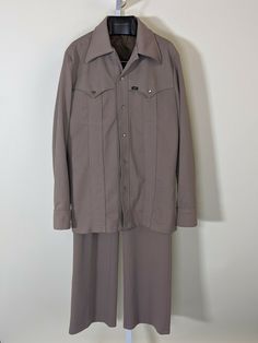 Vintage 60s 70s Lee MR Western Snap Leisure Suit Size M/L. Shipped with USPS Priority Mail. Awesome Western leisure suit in great vintage condition. Jacket Pit to pit: 20" Length: 28" Shoulders: 18" Shoulder to cuff: 24" Pants Waist: 30" Inseam: 29" Outseam: 39" Retro Long Sleeve Sets For Fall, Vintage Fitted Long Sleeve Sets, Vintage Long Sleeve Workwear Sets, Vintage Long Sleeve Sets For Workwear, Western Suit, Western Suits, Leisure Suit, Vintage 60s, Military Jacket