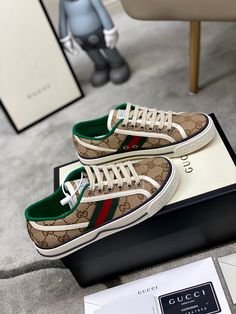 Gucci Shoes Women, Gucci Nike, Sneakers Outfit, Sneaker Brands, Shoe Lover, Cute Outfit, Gucci Shoes