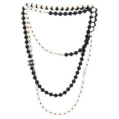 Chanel Black & White Faux Pearl Enamel Cc Logo Long Necklace Approximate Dimensions: 202 cm (Length) 1- 1.9 cm (Width) 227.5 grams in weight Pearl Mala, Chanel Black And White, Chanel Black, Cc Logo, Coco Chanel, Long Necklace, Pearl White, Faux Pearl, Beaded Necklace