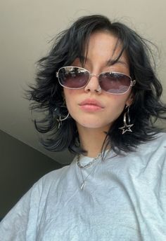 Short Haircut Women With Curtain Bangs, Short Shag Layered Haircuts, Short Haircuts For Women Heart Shaped Face, 90s Choppy Bob, Heavily Layered Short Hair, Bangs For Short Wavy Hair, Shaggy Haircuts Short Messy Bob, 70s Style Short Hair, Shaggy Short Hair No Bangs