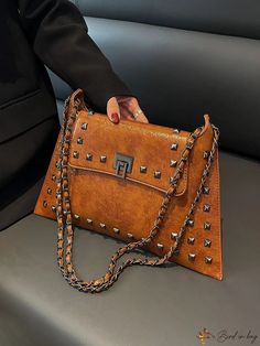 BirdinBag - Studded Chain Shoulder Tote: Elegant and Edgy Fashion Bag Envelope Handbag, Beg Tangan, Style Rock, Trendy Handbags, Estilo Punk, Style Punk, Style Streetwear, Mua Sắm, Womens Crossbody Bag