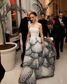 Trending Long Gowns for Glamorous Gala Nights Dress Met Gala Ideas, Garden Of Time Dress Met Gala, Met Gala 2024 Dresses, Met Gala 2024, Best Met Gala Looks, Met Gala Outfits, Met Gala Dresses, Prom Dress Inspo, Fashion Fails