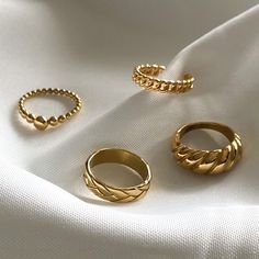 Jewelry Product Shots, Gold Heart Bracelet, Buy Gold Jewelry, Gold Rings Fashion, Gold Jewelry Simple, Printed Jewelry, Bridal Gold Jewellery Designs