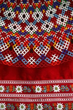 Greenlandic national costume. Glass beads and embroideries on the beautiful ladies anorak. Mermaid Statues, Global Textiles, Beading Netting, National Costume, Folk Dresses, Beaded Jewellery, Beaded Collar, Beading Projects, Folk Costume