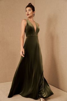 Green Velvet Maxi Dress, Green Dress Accessories, Embroidered Dress Formal, Glacier Wedding, Velvet Maxi Dress, Velvet Maxi, Velvet Clothes, Velvet Gown, Jenny Yoo