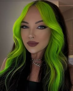 Black With Green Hair, Neon Green Money Piece Hair, Halloween Hair Dye Ideas, Black And Neon Green Hair, Shego Hair, Green Hair Inspiration, Halloween Hair Color Ideas, Halloween Hair Color