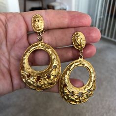 "oºOºooºOOºooºOOºo These are big, bold, and beautiful. Probably retro 80s. Not your cheap-quality earrings and feel heavy in the hand. 3\" tall and 1-3/4\" wide. Unsigned. Condition: These earrings are in almost like new condition. Plating is in excellent condition. Clips are secure and come with comfort pads. ❤️'¨) ¸.*'¸.**'¨) ¸. (¸.*'THANKS FOR LOOKING! http://www.vwayne.etsy.com" 80s Gold Jewelry, Big Funky Earrings, Big Gold Jewelry, Gold Earrings Big, Gold Chunky Earrings, Big Gold Earrings, 1970s Earrings, Big Earrings Gold, Thick Earrings