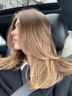 Light Brown Hair For Blue Eyes, Hair Color For White Skin, Best Blonde For Pale Skin, Balayage Honey Blonde, Best Fall Hair Colors, Baby Blonde Hair, Haircut Layers, Rambut Brunette, Baby Lights