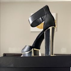 Black And Gold Heels. Size 9 Chic Black Heels For Evening, Glamorous Black Platform Heels, Trendy Black Heels For Formal Occasions, Modern Black Heels With Stacked Heel, Edgy Black Heels For Club, Glamorous Black Heels For Club, Black Stacked Heel Party Heels, Black Platform Heels For Night Out, Glamorous Black Block Heel Heels