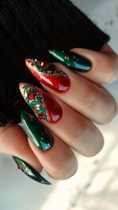 Nailart Christmas, Daisy Acrylic Nails, Holiday Nails Winter, Chic Nail Art, December Nails, November Nails, Holiday Nail Art