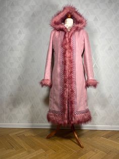 Cute 70s afghan hippie vegan coat finished with decorative embroidery.  This pink coat really looks impressive - it's an interesting pink color, decorated with artificial fur. The coat has two side pockets, is fastened with hooks and lined with artificial fur. There is no damage, stains, scratches, no unpleasant odors. Size: M/L Dimensions: collar sleeve:71 cm armpit sleeve:43 cm bust:2x51 cm in waist:2x49 cm in the hips:2x52 cm total length: 100 cm Our mannequin is size M. Fitted Hooded Fur Coat For Winter, Bohemian Hooded Spring Outerwear, Bohemian Hooded Outerwear For Spring, Fitted Pink Fur Coat For Fall, Pink Hooded Fur Coat With Faux Fur Trim, Winter Embroidered Hooded Outerwear, Fitted Pink Fur Coat With Long Sleeves, Long Winter Outerwear With Faux Fur Trim, Bohemian Outerwear For Cold Weather