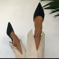 ZARA BLACK QUILTED HEELED MULES PUMPS REF. 7232/001 SIZE EU 38 #Zara #Mule Zara Store, Zara Leather, Zara Shoes, Heels Shoes, Zara Black, Shoe Game, New Yorker, Stiletto Heel