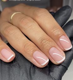 Classy Dipped Nails, Birth Nails Mom, Classic Essence, French Manicure Nails, Casual Nails