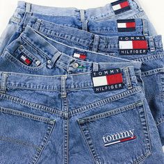 tommy Hilfiger - http://www.outletcity.com/de/shop/marken/damen/tommy-hilfiger/ Mode Shoes, Vintage Tommy Hilfiger, Tommy Hilfiger Jeans, Audrey Hepburn, Mode Style, Mode Outfits, Outfits Casuales