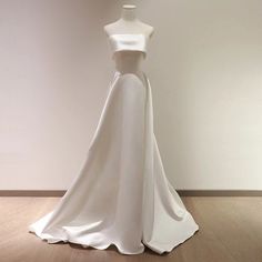 Satin light wedding dress, new style, white bridal dress, simple stapless wedding dressMaterial:satinColor:as picture or custom color(Please check the color card and note number)Neckline:straplessBack details:bandage or zipperDress type:A-lineStyle:elegant&ltp&gtFeatures:simple&lt/p&gt&ltbr/&gt&ltp&gt1, If the color is customized, please note the color & card number.&lt/p&gt&ltbr/&gt&ltp&gt2,You can choose standard size or custom size . If dress is custom made, we need to size as following:&lt/p Strapless Satin Evening Dress For Wedding, Strapless Satin Wedding Dress With Sweep Train, Strapless Wedding Dress With Sweep Train, White Strapless Wedding Dress For Bride, White Satin Wedding Dress For Bride, Strapless Satin Dress For Wedding, White Strapless Bride Gown, White Strapless Satin Wedding Dress, Strapless Wedding Dress For Gala